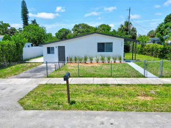 3331 NW 8th Pl, Lauderhill FL 33311