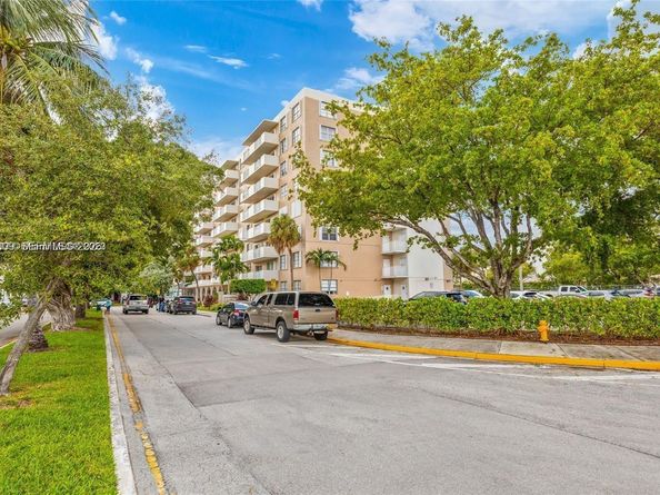 1455 N Treasure Dr PHH, North Bay Village FL 33141