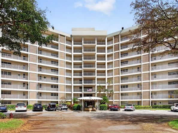 3090 N Course Dr 807, Pompano Beach FL 33069