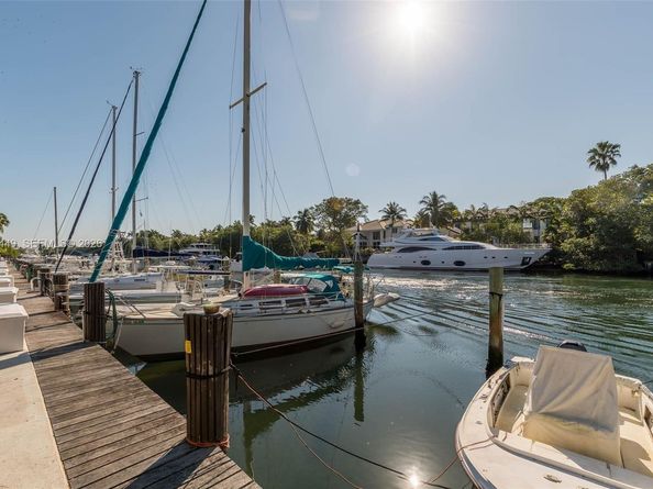 100 Edgewater Dr 204, Coral Gables FL 33133