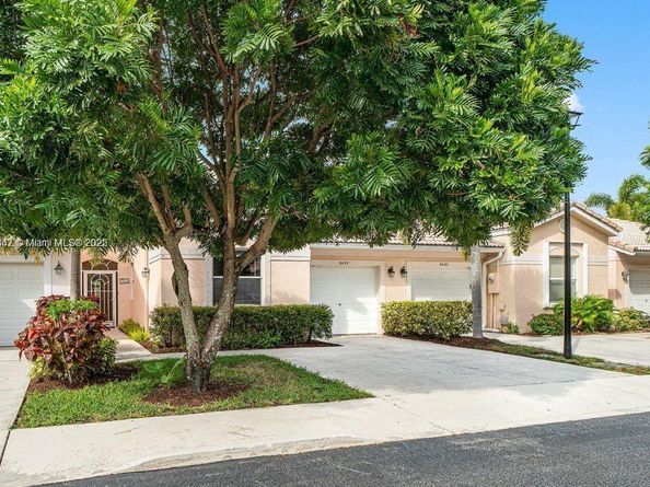 2437 S Coral Trace Cir, Delray Beach FL 33445