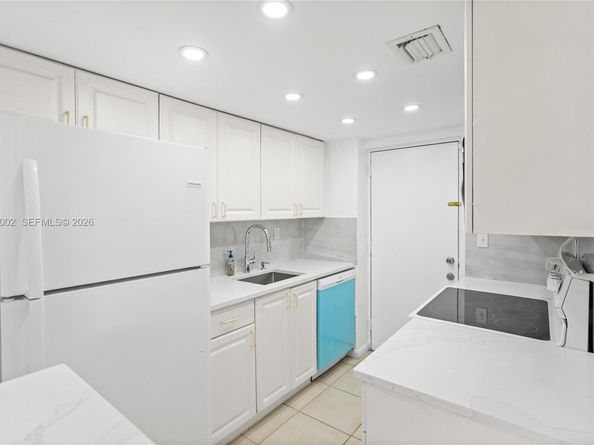 17500 NW 68th Ave D1004, Hialeah FL 33015