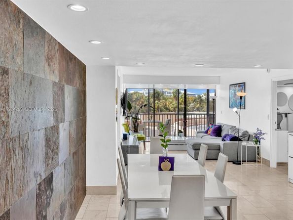 20335 W Country Club Dr 310, Aventura FL 33180
