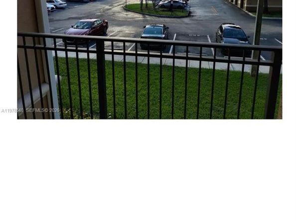 215 SW 117th Ter 14205, Pembroke Pines FL 33025