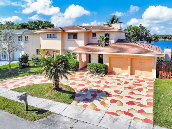 1500 SW 98th Ave, Pembroke Pines FL 33025