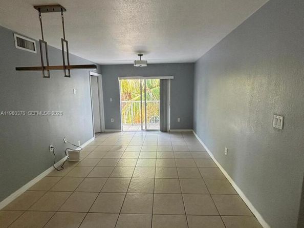 637 SW 3rd St 308, Miami FL 33130