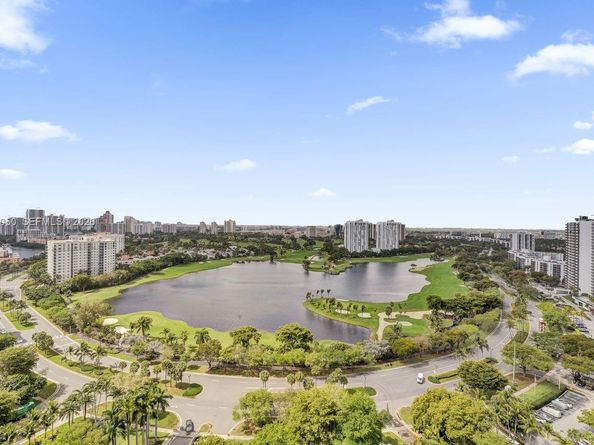 20281 E Country Club Dr 2209, Aventura FL 33180