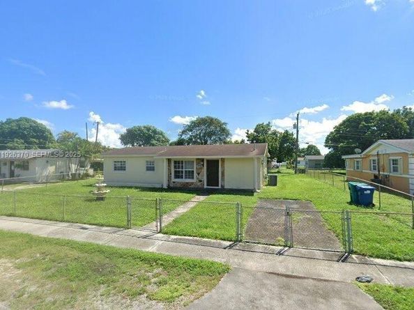 3222 NW 182nd St, Miami Gardens FL 33056