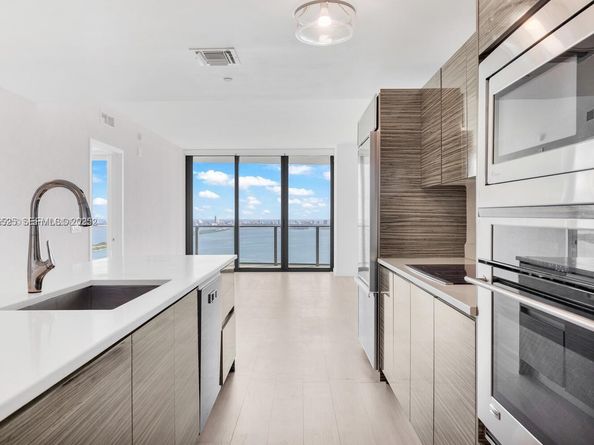 460 NE 28th St 3907, Miami FL 33137