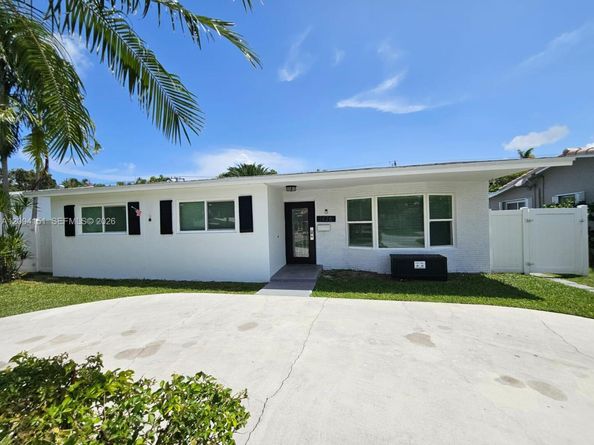 1426 Coolidge St, Hollywood FL 33020