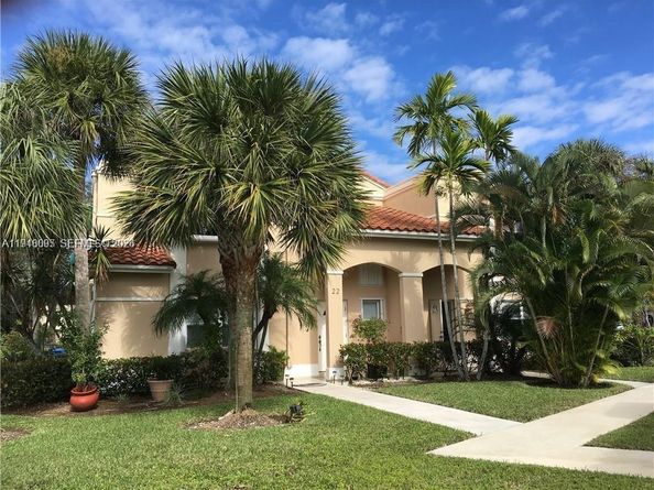 561 Racquet Club Rd 21, Weston FL 33326