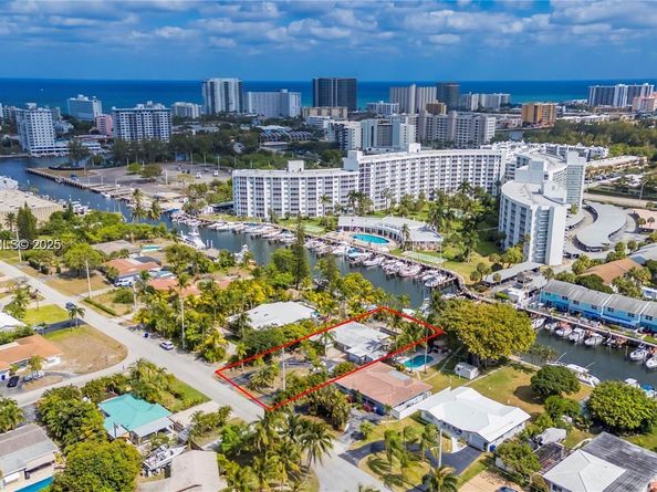 2740 NE 16th St, Pompano Beach FL 33062