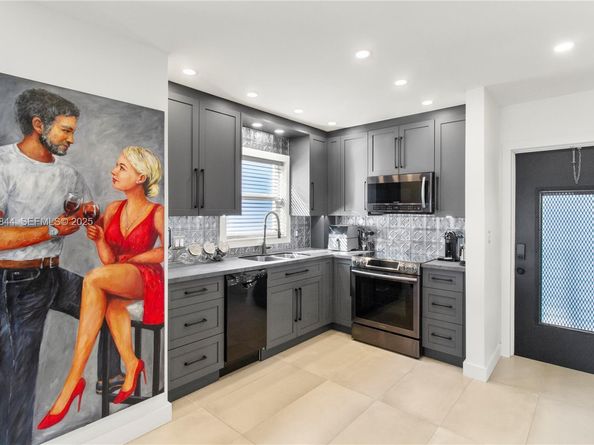 650 Pine Dr 20, Pompano Beach FL 33060