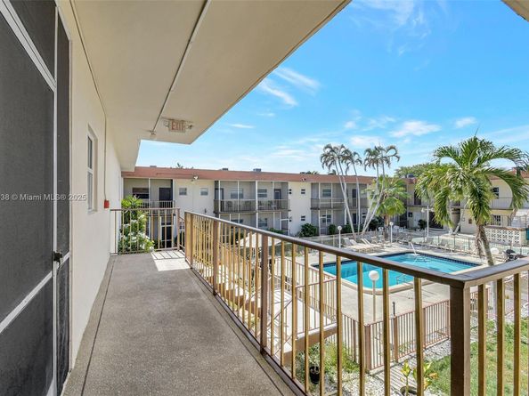 415 NE 2nd St 201, Hallandale Beach FL 33009