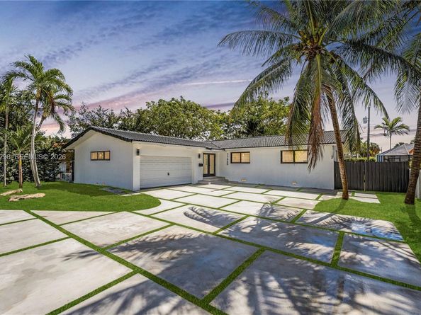 11660 Canal Dr, North Miami FL 33181