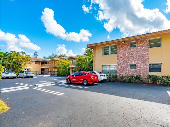 8704 NW 35th St, Coral Springs FL 33065