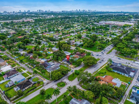 911 N Park Rd, Hollywood FL 33021