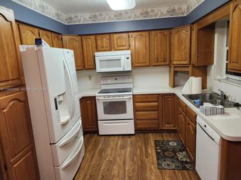 690 NW 19th St