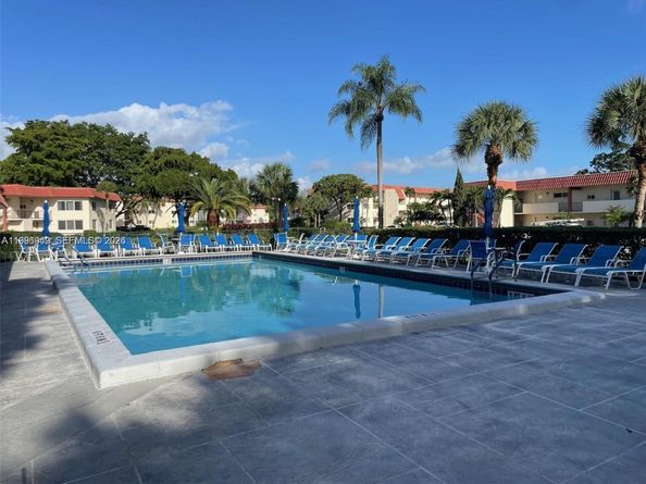 8940 S Hollybrook Blvd 306, Pembroke Pines FL 33025
