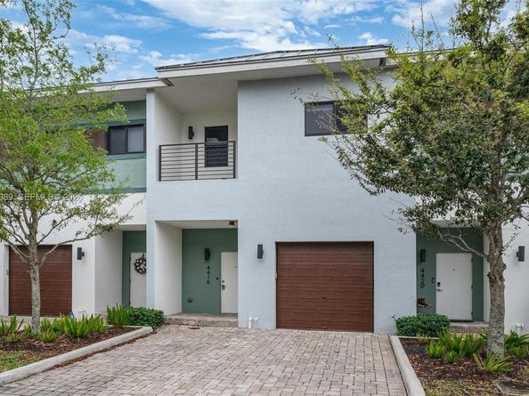 4416 NW 9th St, Plantation FL 33317
