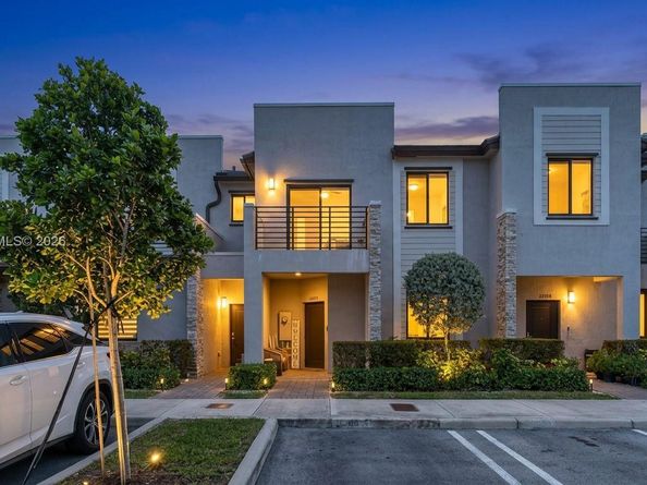 21068 NE 8th Ave, Miami FL 33179