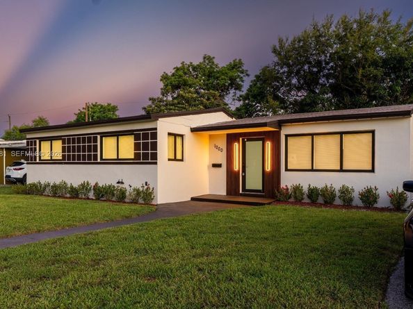 1000 NW 198th St, Miami Gardens FL 33169