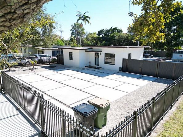 1220 NW 125th St, North Miami FL 33167