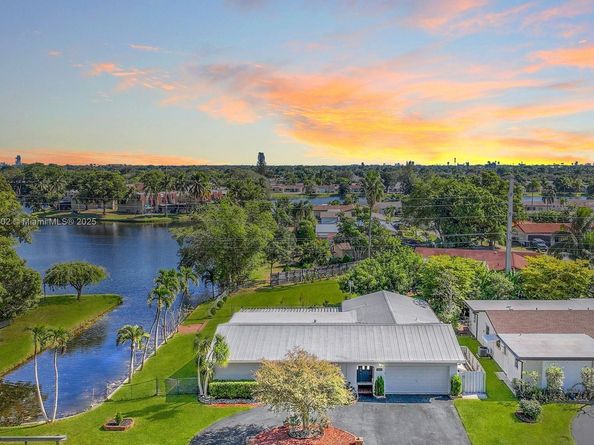 1245 NW 92nd Ave, Pembroke Pines FL 33024