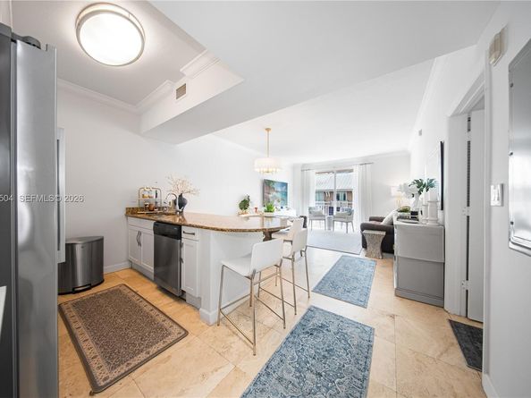 7290 SW 90th St 308, Miami FL 33156