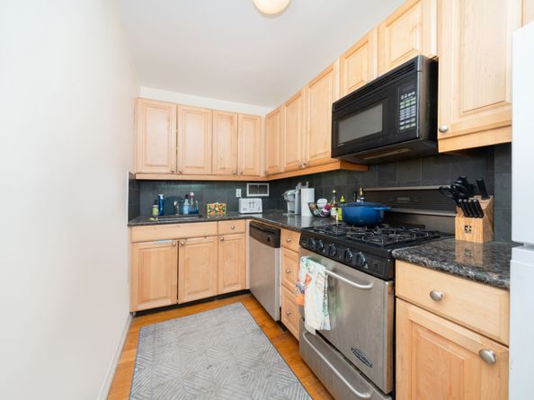 333 East 34th Street 9J, New York NY 10016