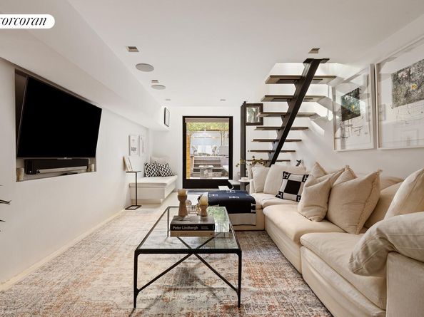 451 West 22nd Street TH, New York NY 10011