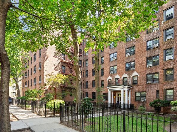 88-10 34th Avenue 1H, Queens NY 11372