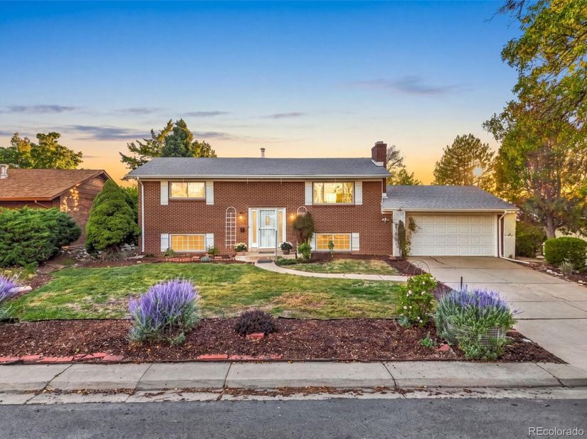 391 S Tucson Way, Aurora CO 80012