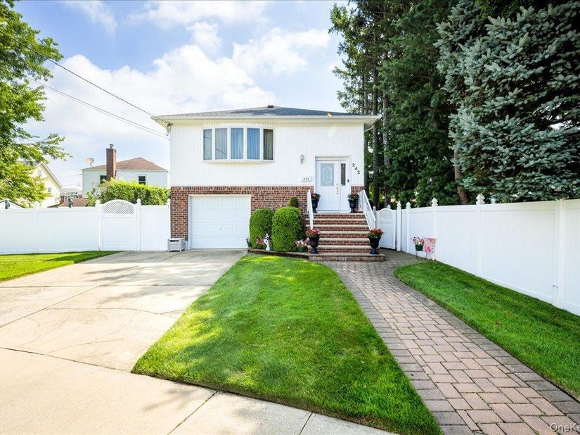 242 Seidman Place, Franklin Square NY 11010