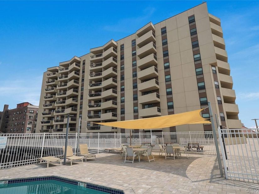 360 Shore Road 3M, Long Beach NY 11561