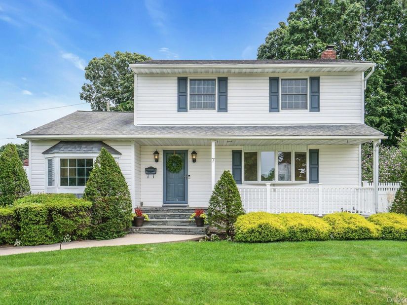 7 Tomkins Court, Commack NY 11725