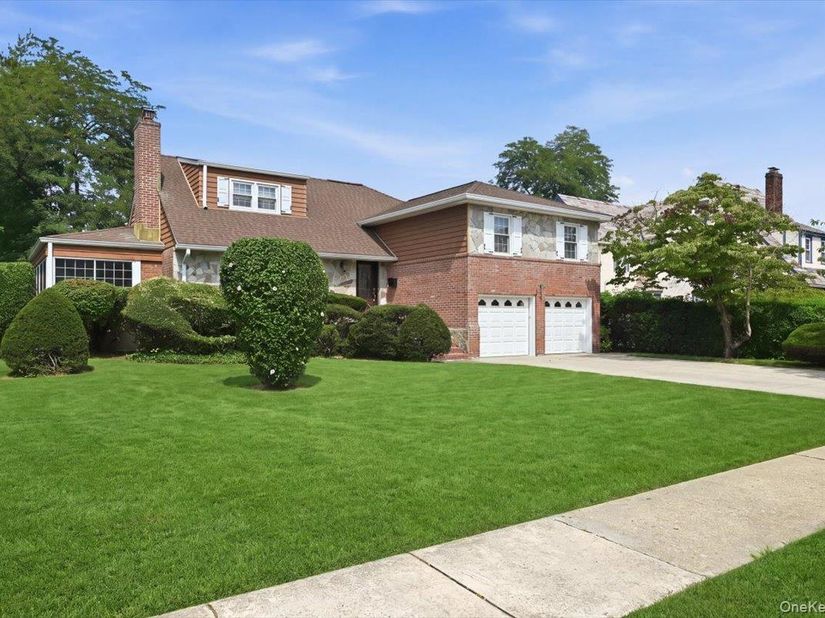 288 Brower Avenue, Rockville Centre NY 11570