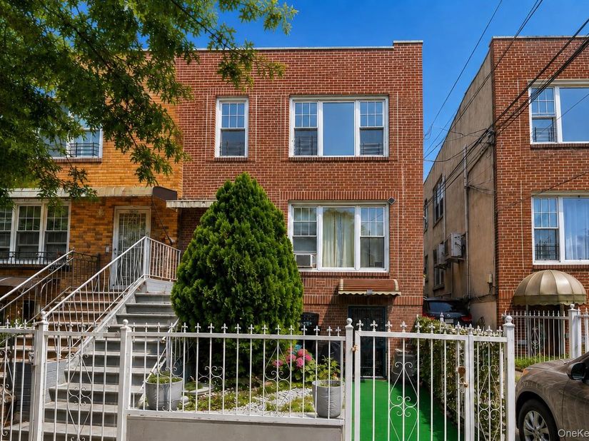 952 E 217th Street, Bronx NY 10469