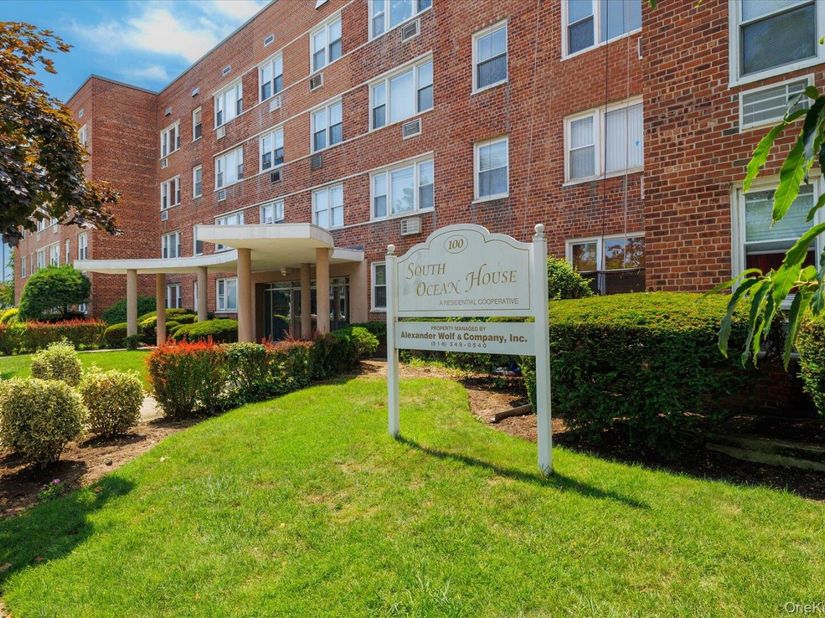 100 S Ocean Avenue 4U, Freeport NY 11520
