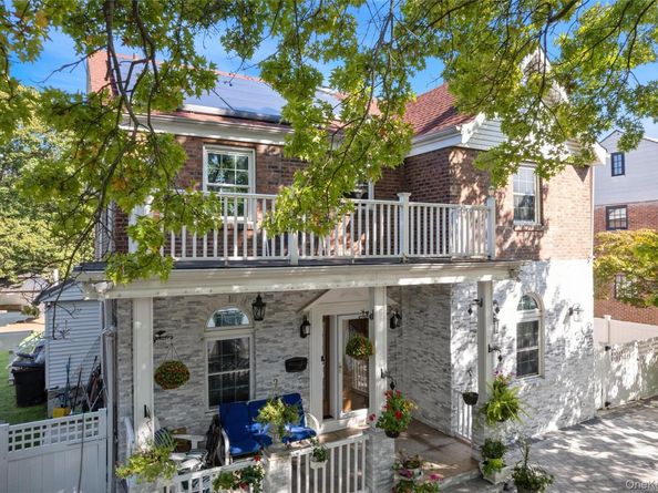 82-27 Utopia Parkway, Jamaica Estates NY 11432