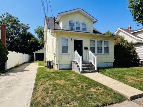 711 S Broadway, Lindenhurst NY 11757