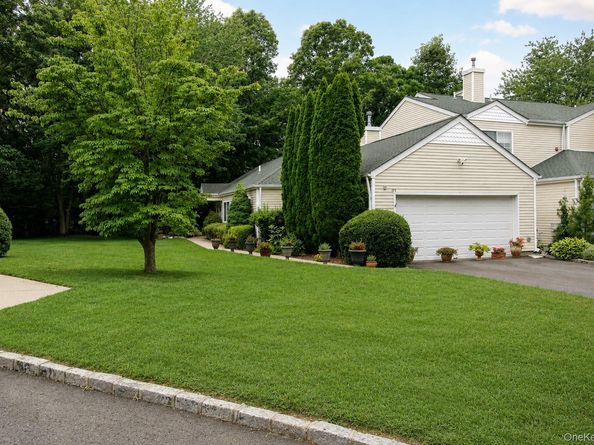 146 Farm House Court, Manorville NY 11949