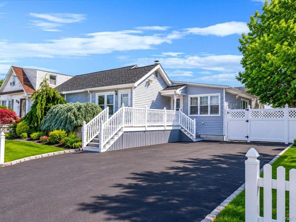 426 N 4th Street, Lindenhurst NY 11757