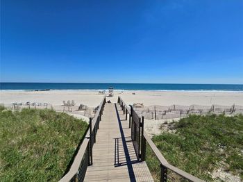 585 Dune Road