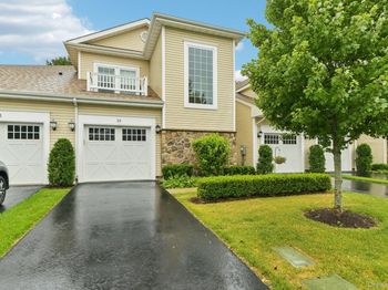 33 Greentree Court
