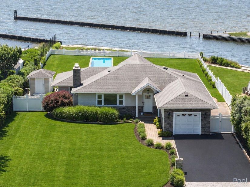 40 Laura Lee Drive, Center Moriches NY 11934