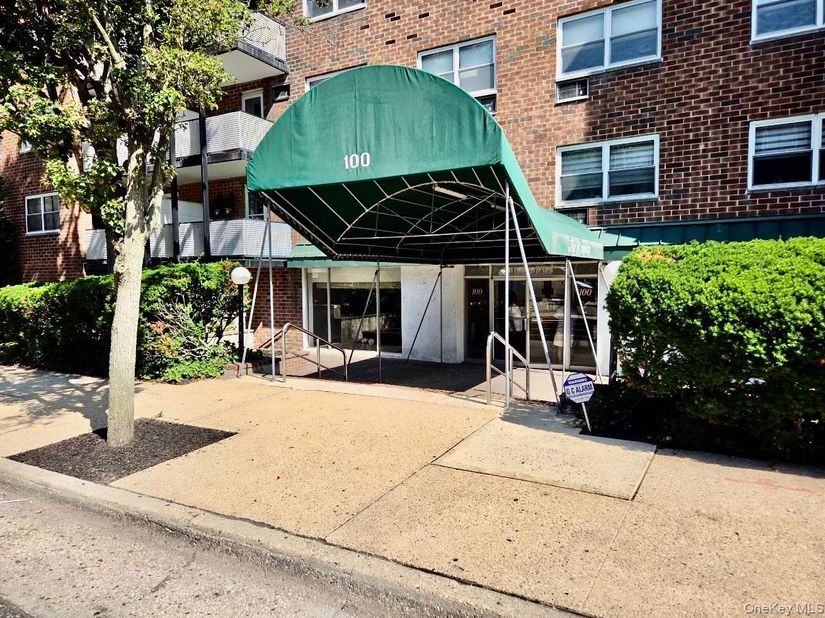 100 Lincoln Avenue 7B, Mineola NY 11501