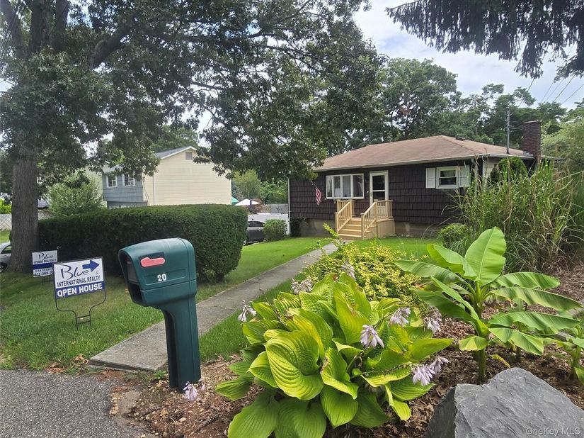20 Birch Avenue, Farmingville NY 11738