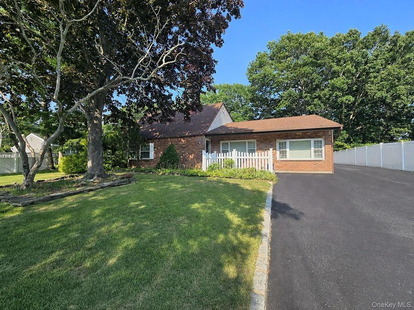 60 Meyer Lane, Medford NY 11763
