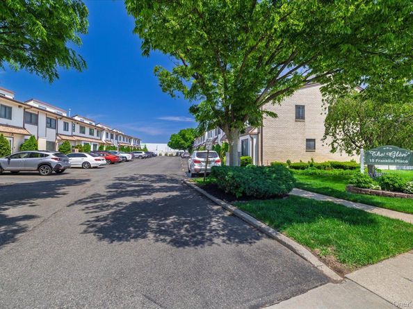 15 Franklin Place 16, Oceanside NY 11572
